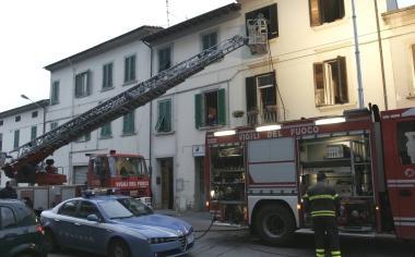 L’appartamento di via Venezia dove si è sprigionato l’incendio