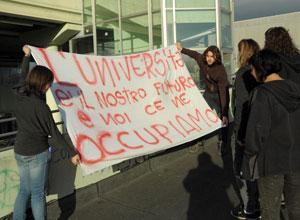 Scuole, la protesta continua I ragazzi: avanti fino a Natale