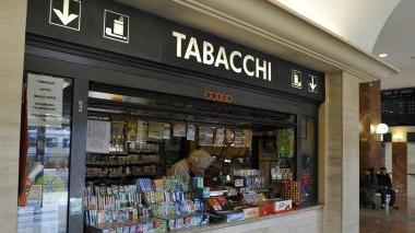 <b>RAPINATA.</b> Dopo aver chiuso la tabaccheria