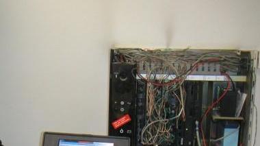 Da giorni telefoni fuori uso in una banca e in un'autofficina