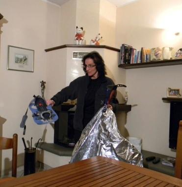 Carla con ciaspola e piccozza 