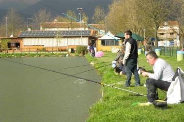 Pescatori al lago Primo Maggio  