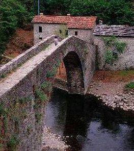 Le ex dogane vicine al ponte di Castruccio  