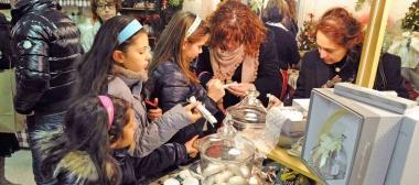 Bambini al mercatino di Chiazzano La Bottega dei Sogni che chiude mercoled&igrave; 