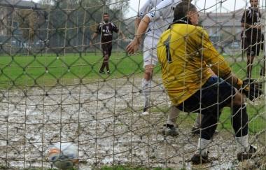 <b>UN CAMPO IMPRATICABILE.</b> Cos&igrave; si presenta lo stadio ponsacchino 