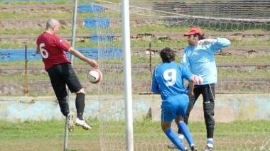 Andrea Gherardini al tiro e sopra Madau