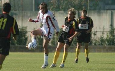 <b>IL NEO ACQUISTO</b> Collini in azione in una partita di qualche anno fa quando vestiva la casacca della squadra Cuoiocappiano    
