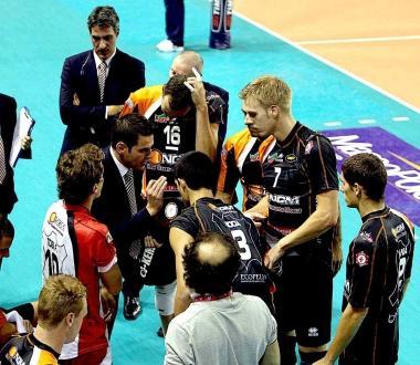 <b>TIMEOUT</b> I Lupi a rapporto da coach Blengini durante una partita di campionato        