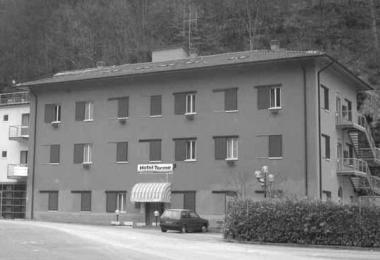 Piero Bardi e in alto lHotel delle Terme 