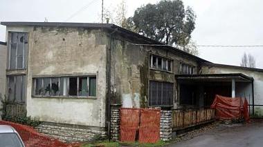 L’ex scuola alle Casacce comprata dalla Cri, mai ristrutturata e ora di nuovo in vendita. Sotto il commissario Oreste Giurlani