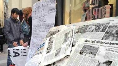 Il banchino degli studenti in via degli Orafi per la raccolta di firme contro la riforma Gelmini