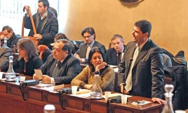 I banchi del centro destra in consiglio comunale Ieri tanti attestati di solidarietà al sindaco Berti