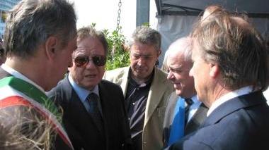 Il ministro Matteoli in porto. Con lui si notano Cosimi, Kutufà, Piccini e Riccardo Conti