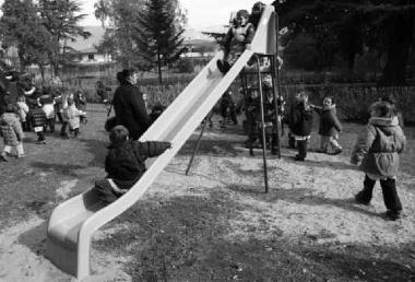 Dietro le case popolari spunta un mini parco