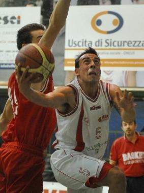<b>SOTTO CANESTRO </b>Matta          
