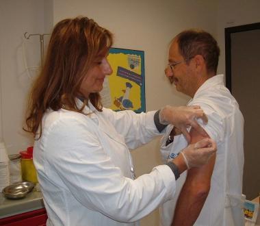 Influenza, ultimi giorni per il vaccino 