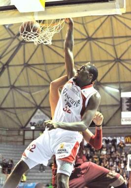 Jarvis Varnado in schiacciata 
