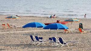 Rivolta dei balneari contro il caro-canoni per i parcheggi