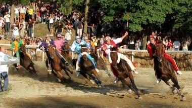 Un momento di una delle ultime edizioni del Palio di Fucecchio