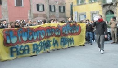Studenti, sciopero dell'aperitivo contro il ddl Gelmini