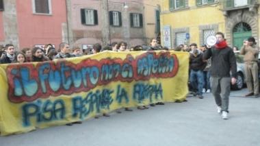 Studenti, sciopero dell'aperitivo contro il ddl Gelmini