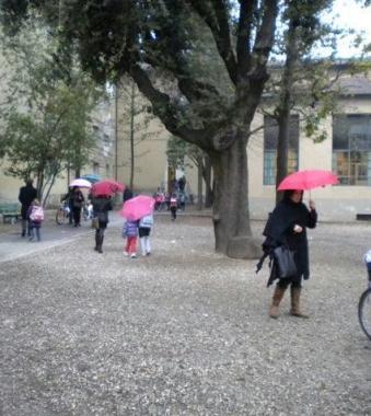 La scuola elementare Alighieri in piazzale S. Donato 
