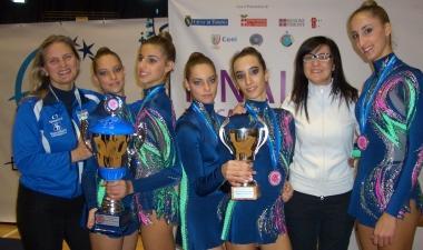 Le atlete della Societ&agrave; ginnastica Etruria con le loro allenatrici 