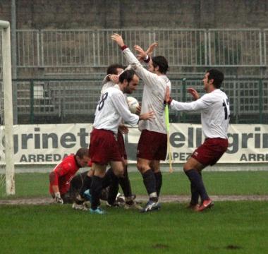 <b>IN RIMONTA.</b> Lesultanza dopo il gol dell1-1 firmato da DAntongiovanni 