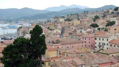 Una veduta del centro storico di Portoferraio