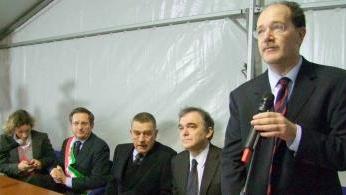 Il direttore generale Tomassini durante la presentazione del nuovo pronto soccorso al tavolo col ministro Fazio e il governatore della Toscana Rossi