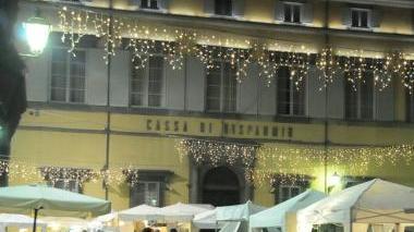 Folla in centro per gli acquisti di Natale