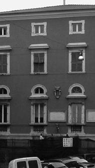 «Sindaco, subito i lavori al palazzo transennato»