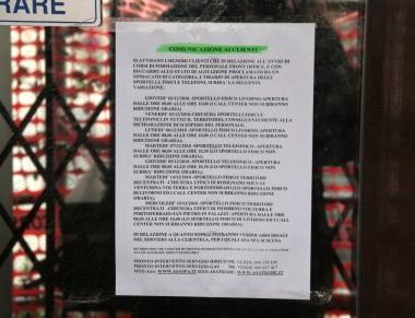 Lavviso affisso allo sportello di via del Gazometro 