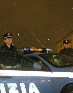 Auto pattuglia della polizia di Stato            