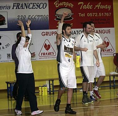 I giocatori della Meridien festeggiano la vittoria sul Cus Siena             