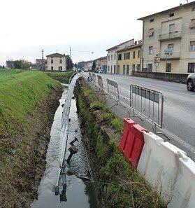 Il fosso dal lato destro della via prima di Olmi  