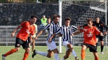 Calanchi ed Elmi in azione contro la Massese nel match vittorioso di settembre