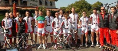 Lo squadrone per le gran fondo del Cicli Maggi di Forte 