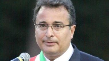 <strong>TAGLI.</strong> Sopra, il sindaco Luca Lunardini A destra, il Pronto soccorso dell’ospedale Versilia