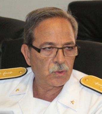 A sinistra il comandante della capitaneria Ilarione DellAnna A destra Raimondo Pollastrini  