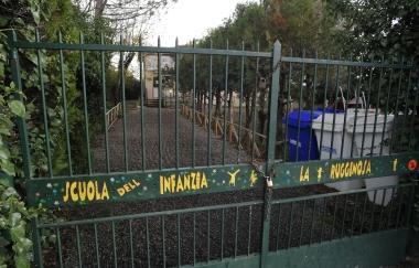 <b>RUGGINOSA. </b>Lingresso della scuola materna che rischia di essere spostata          