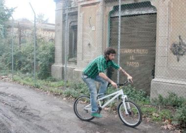 <b>&nbsp;Faccia a faccia in Comune. </b>Dopo il blitz nel parco del degrado, Brumotti va in Comune e parla con Roberto Ceccarini, dirigente tecnico. 