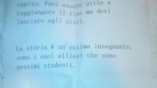 Sopra Jonni Guarguaglini; accanto le due lettere minatorie arrivate al coordinatore