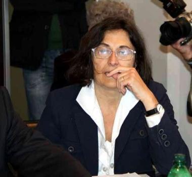 Da sinistra la commissaria straordinaria De Lauretis un reparto dospedale e la sede dellAsl 