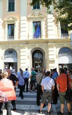 Raggirata e convinta a pagare 1900 euro