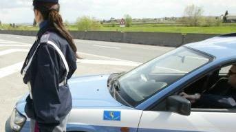 Un controllo della polizia stradale