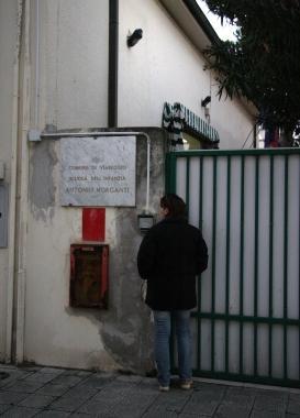 <b>NEL MIRINO.</b> Lingresso della materna Morganti 