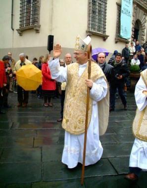 Larcivescovo mons. Giuliano Agresti    