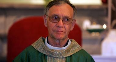 Don Giancarlo Mascheretti pi&ugrave; sopra col vescovo Bianchi 