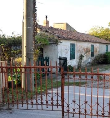 Lingresso del Casone di Baratti 